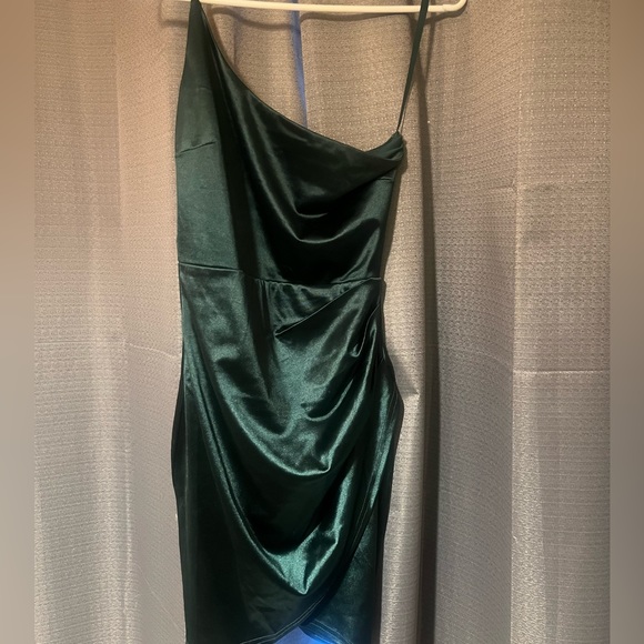 one shoulder green mini dress perfect for a homecoming dance or any occasion - Picture 1 of 3